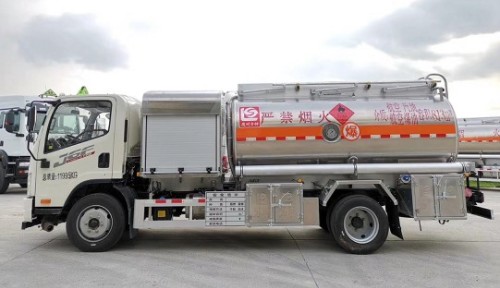 一汽青島解放J6F-6噸飛機(jī)加油車(chē)圖片 一汽青島解放J6F-6噸飛機(jī)加油車(chē)圖片