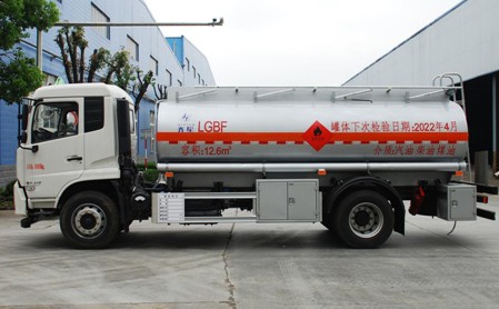 國(guó)六東風(fēng)天錦12.6方加油車(chē) 國(guó)六東風(fēng)天錦12.6方加油車(chē)